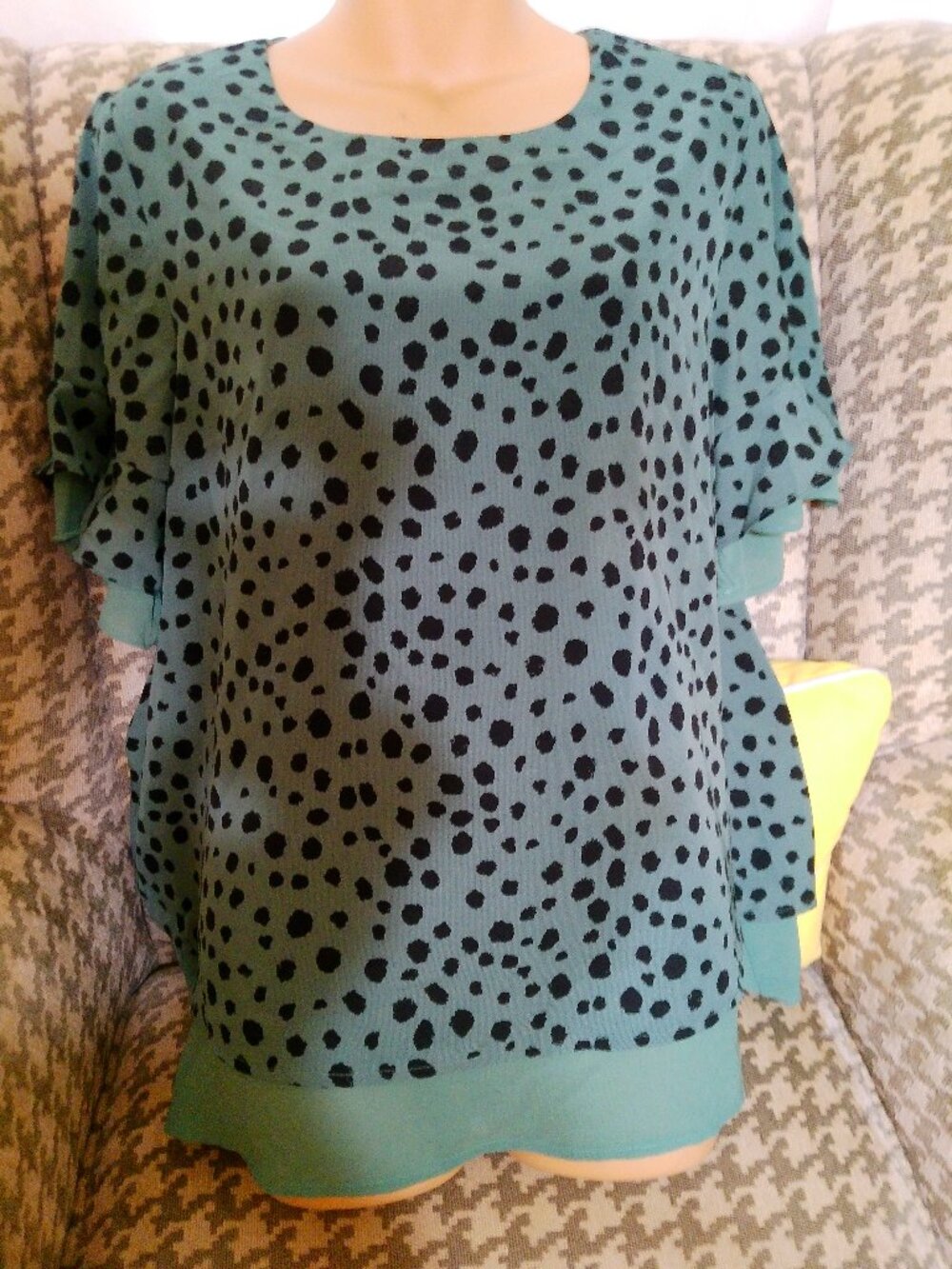 JODIFL TOP GREEN AND BLACK SIZE LARGE GREAT CONDITION